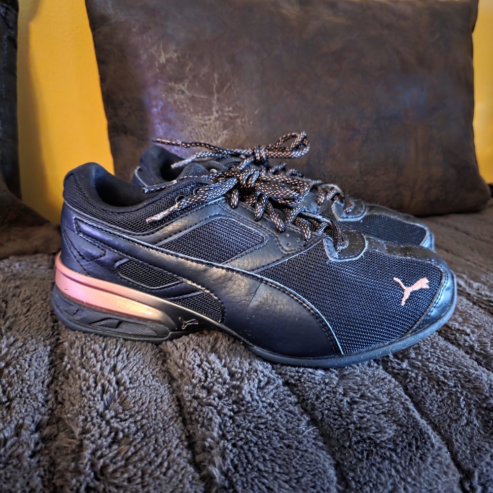 Puma Women's Black and Pink Athletic Sneakers